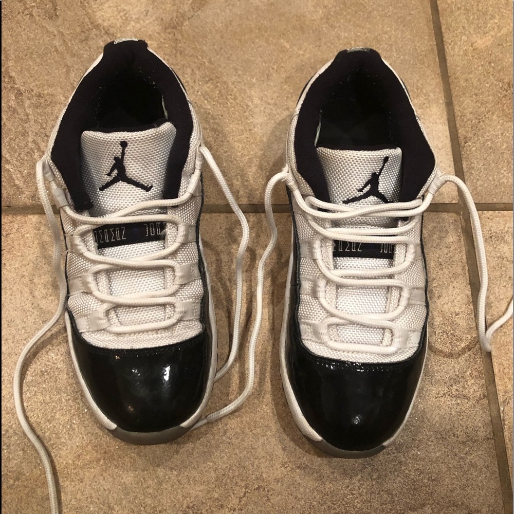Jordan 11 Lows Concord Size 2.5Y